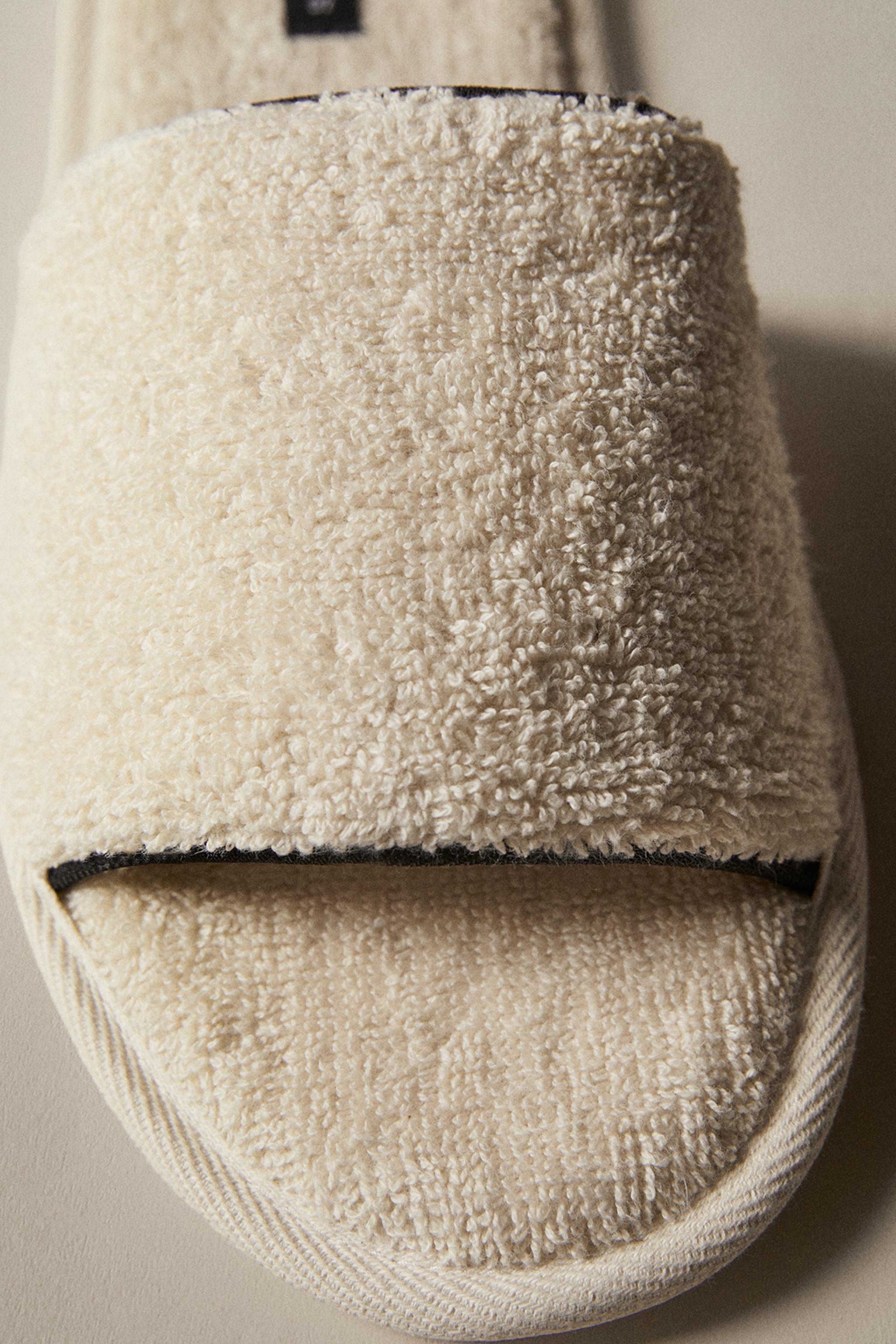 PANTOUFLES À BOUT OUVERT TISSU ÉPONGE LISERÉ